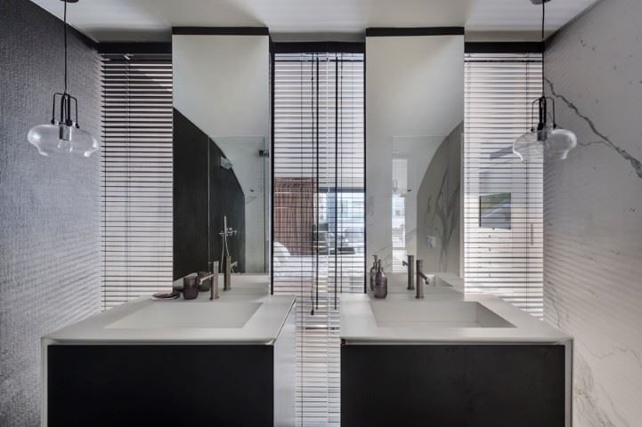 בית פרטי בהרצליה פיתוח - תאורה מעוצבת במקלחת DORI KIMHI